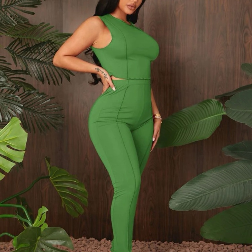 SXY solid contrast crop tank top & leggings